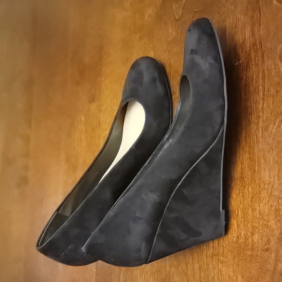 gorgeous Via Spiga 'Farley' 4" Suede Wedge Heeled Pumps $225 - Picture 6 of 10